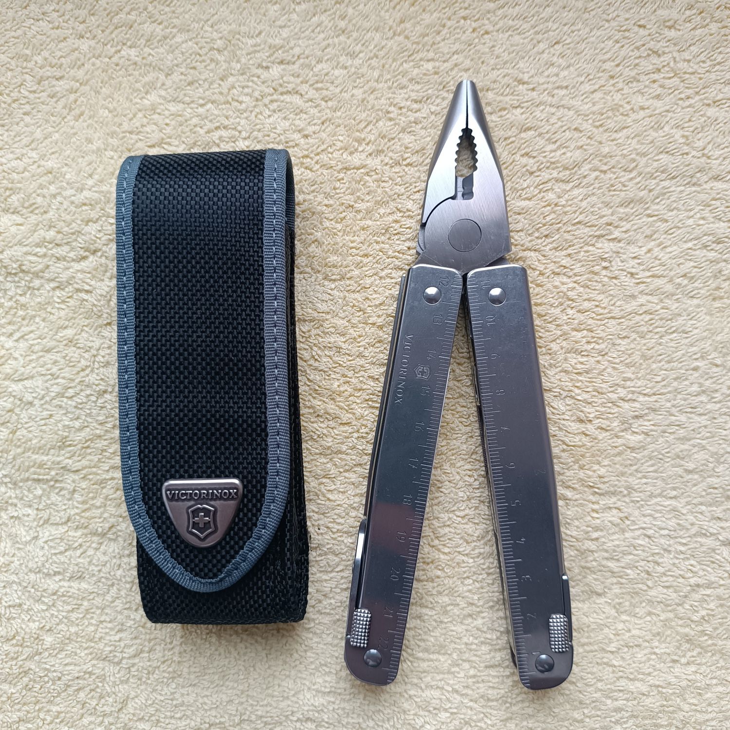 Victorinox Swiss Tool