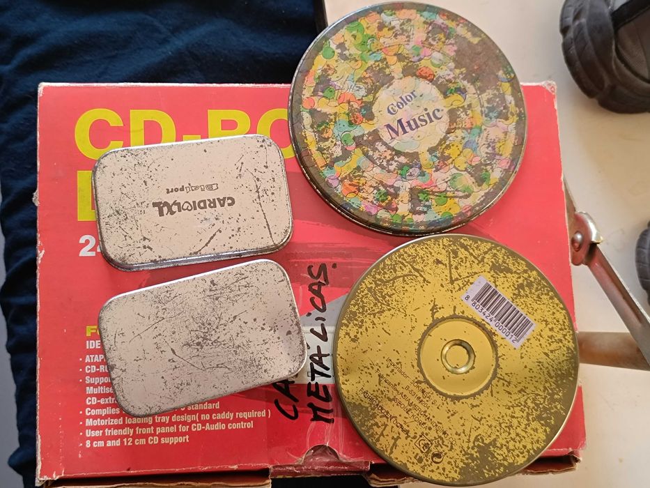 2 Caixas metálicas vintage