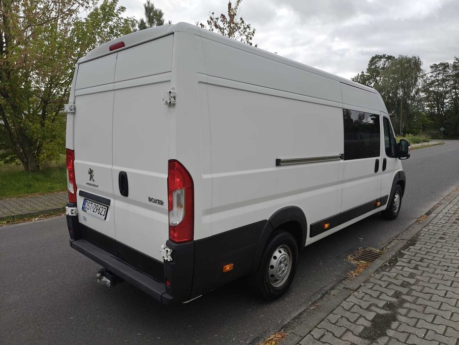 Peugeot Boxer brygadówka 7 osób bardzo niski przebieg