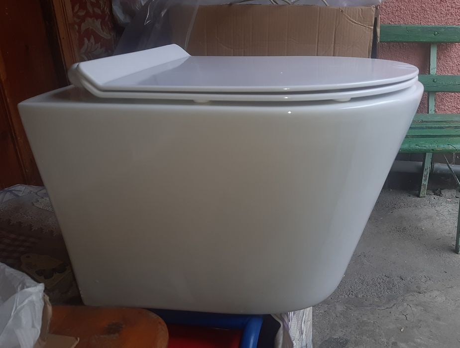 Унітаз підвісний Imprese  з кришкою