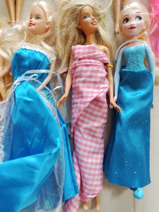 Lote de 11 Bonecas (Barbie / Elsa)