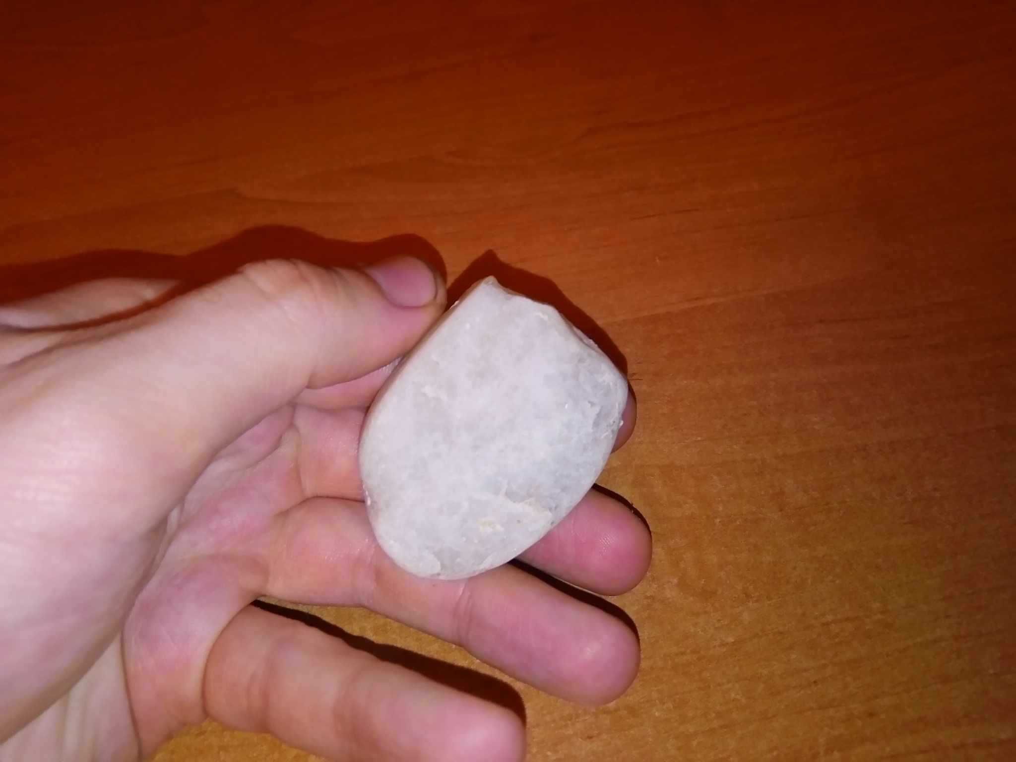 Kamień ozdobny krzemień minerał czert wiedźmi kamień wiedźmy talizman