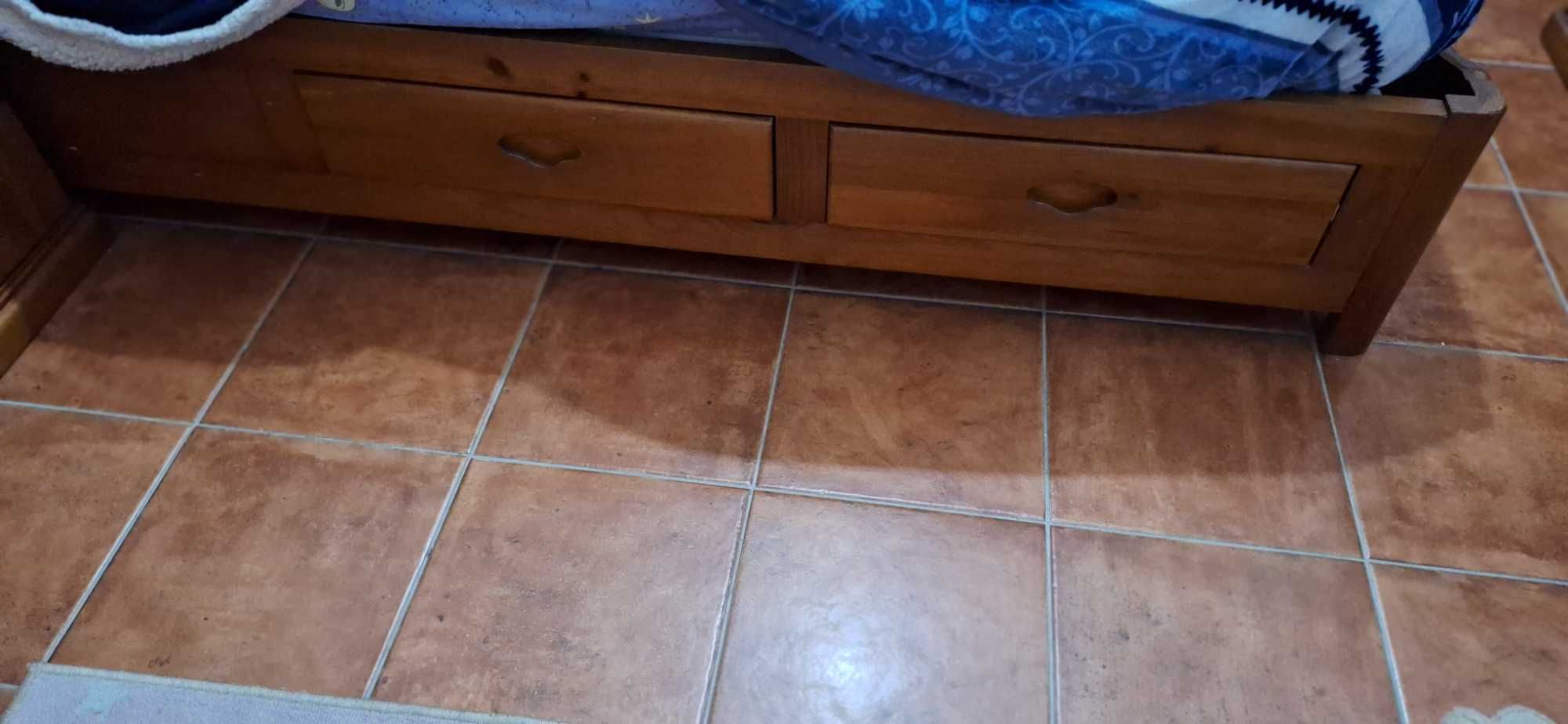 Cama + camiseiro + mesa de cabeceira