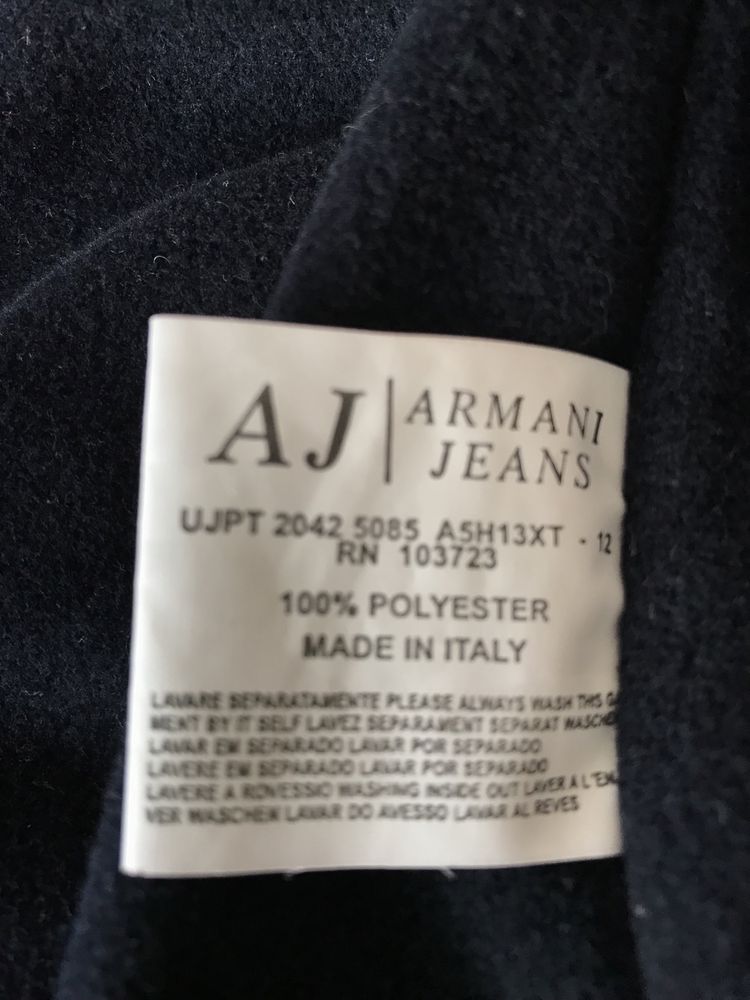 Новая  фирменная жилетка Armani jeans.