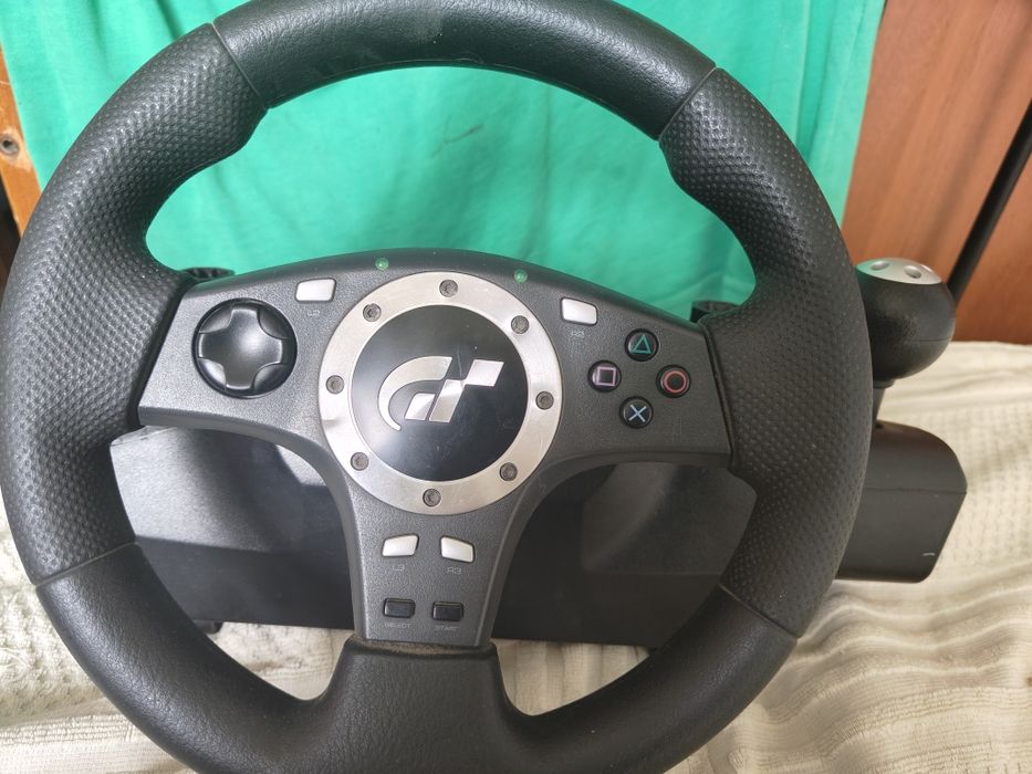 Игровой симулятор и педали Logitech