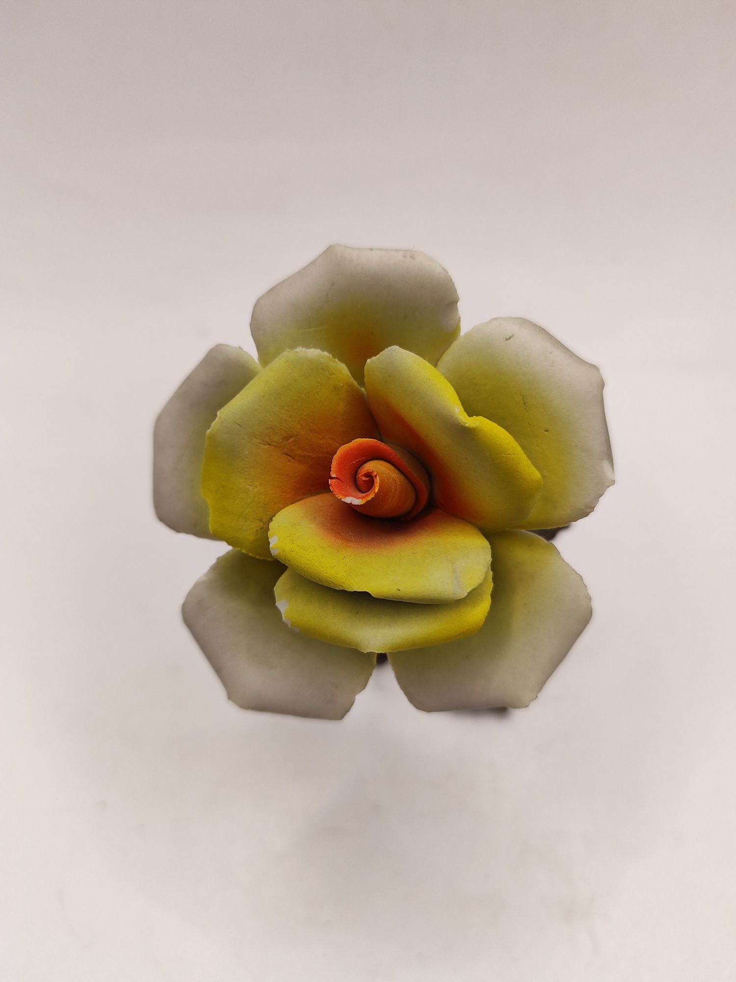 Róża kwiat Capodimonte metal porcelana piękna dekoracja
