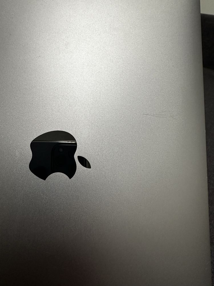 Кришка від Macbook pro A1708