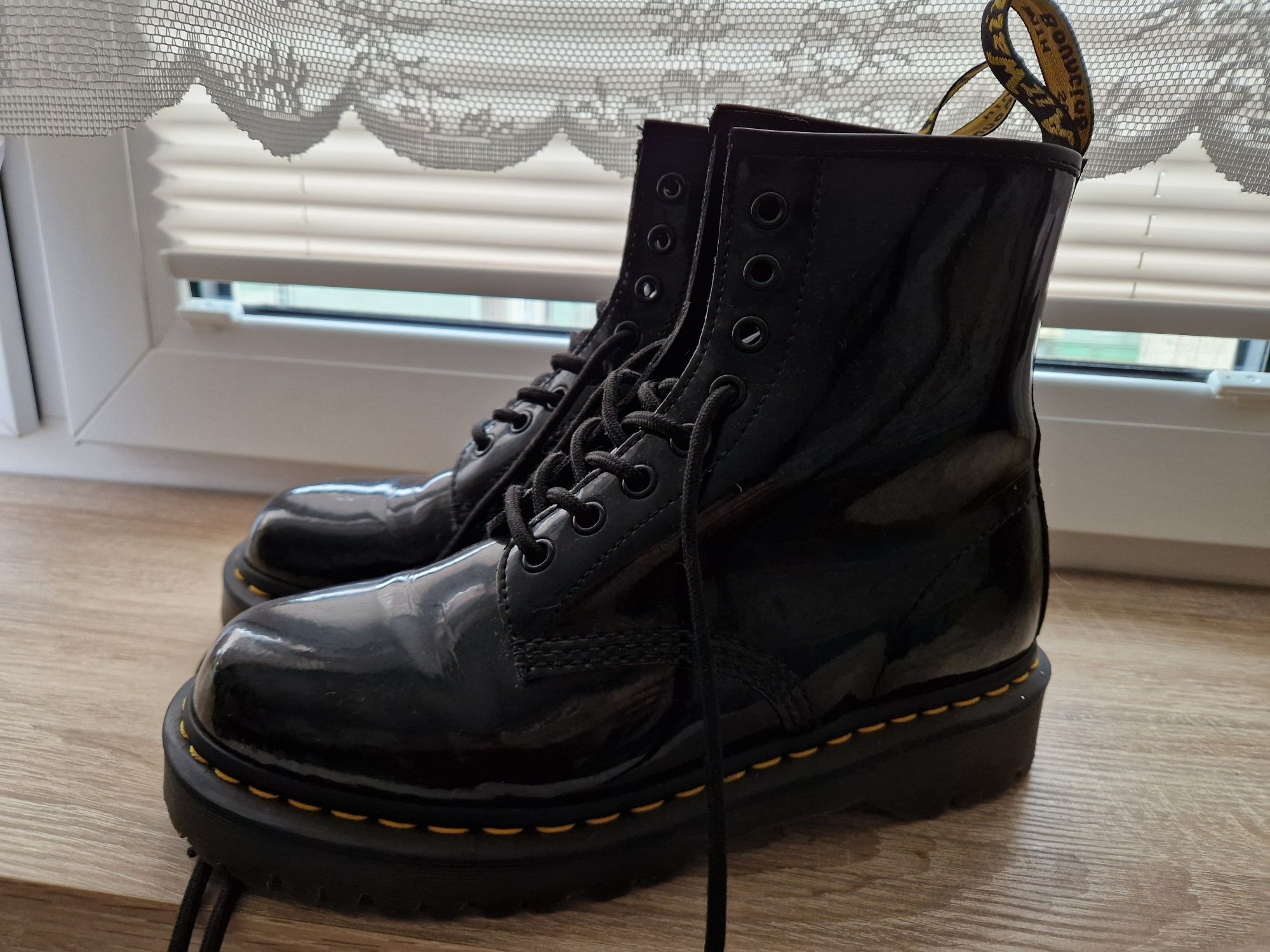 Dr Martens 39 lakierowane czarne skóra