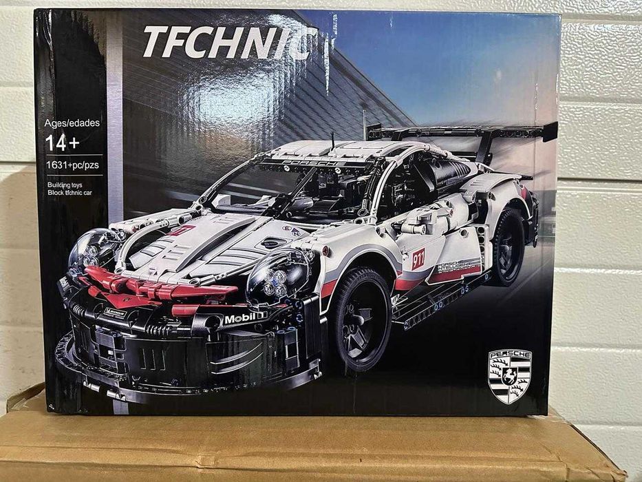 Конструктор Porsche 911 з 1631 деталей схожий на Lego