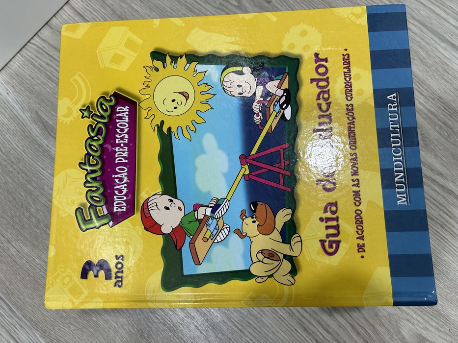 Vendo colecao fantasia pre-escolar