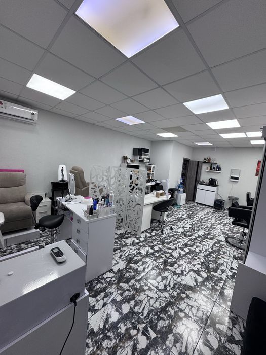 Здам місце для майстра манікюру і перукаря