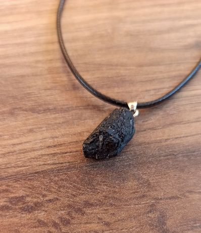 Naszyjnik z czarnym turmalinem - kamień 1.5 cm.