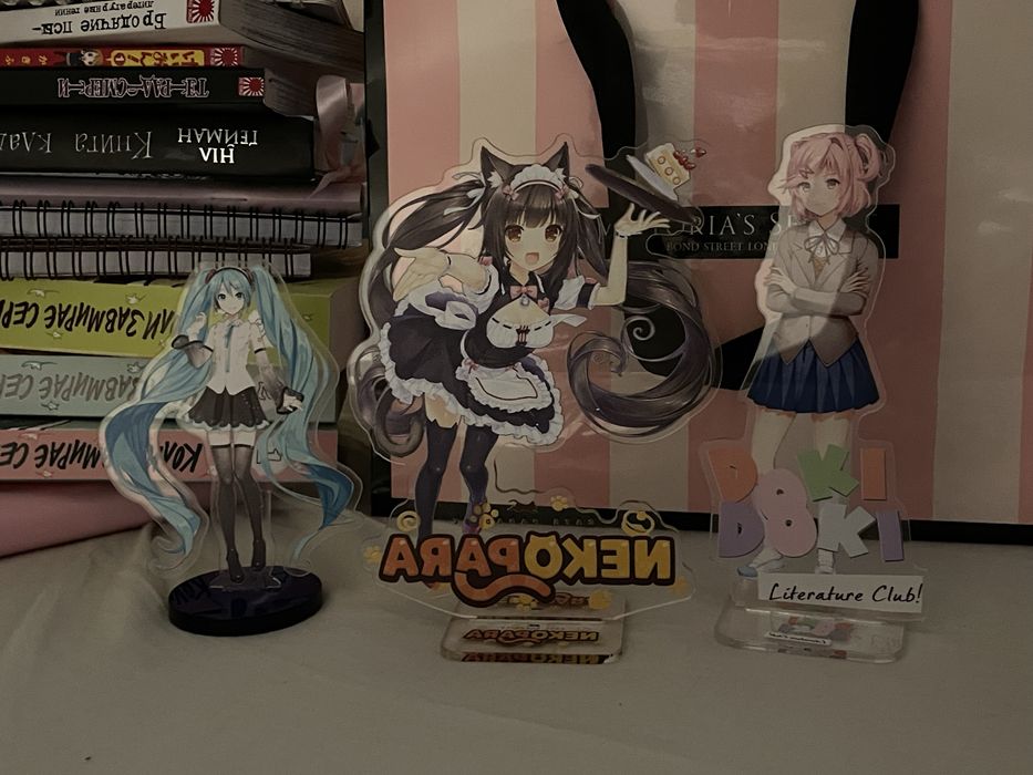 Акрилові аніме фігурки