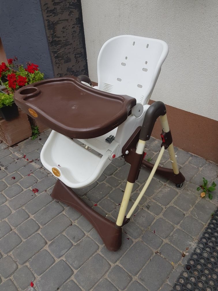 Fotelik do karmienia dziecka