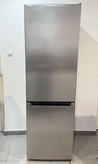 Indesti chłodziarko-zamrażarka lodówka