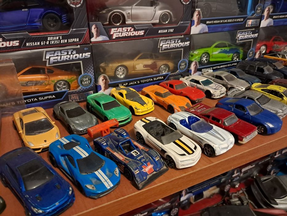 Carros em miniatura colecionáveis