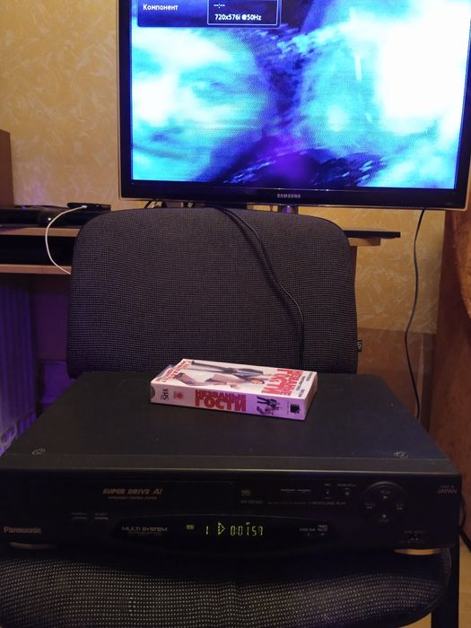 Відеомагнітофон панасонік