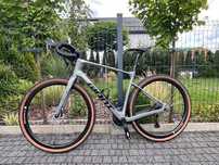 Rower GRAVEL Giant Revolt Advanced 0 Carbon Rozmiar M/L - 56.