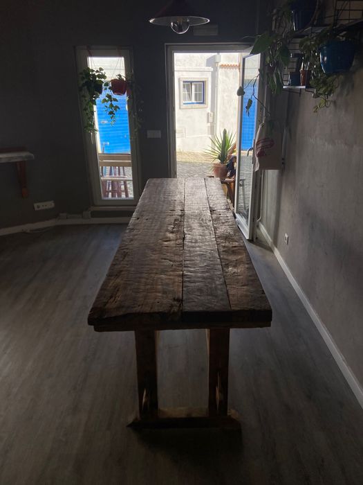 Mesa de madeira muito bom estado