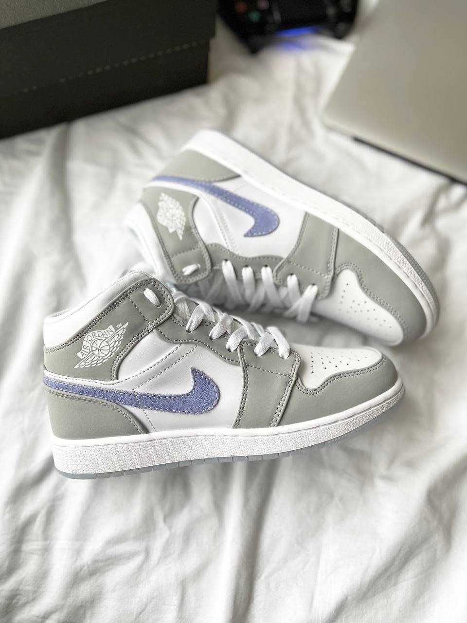 АКЦІЯ! Жіночі кросівки Nike Air Jordan 1 Retro Mid ‘Wolf Grey’ (36 р.)