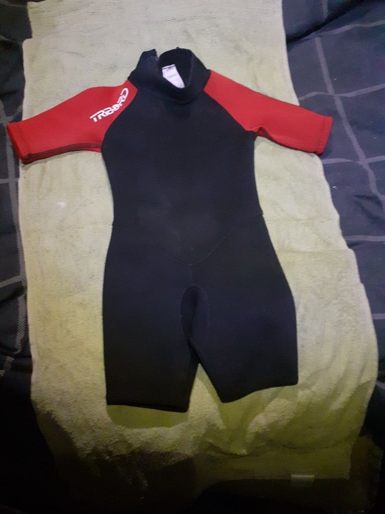 Fato de surf crianca 4 anos.