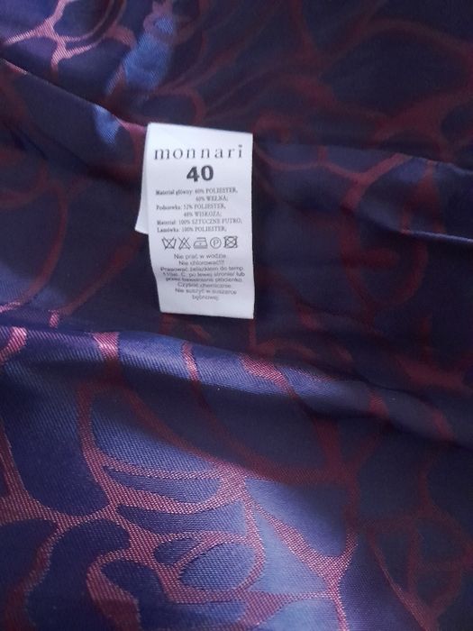 Prosty płaszcz o pudełkowym kroju monnari rozm.40