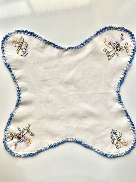 Pano bordado para cesto do pão