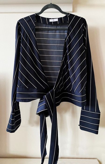 Blusa nova, estilo formal, muito elegante