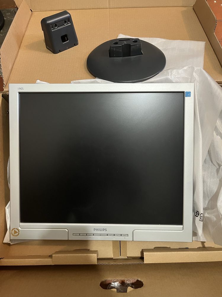Монитор Philips 190S8FS/00