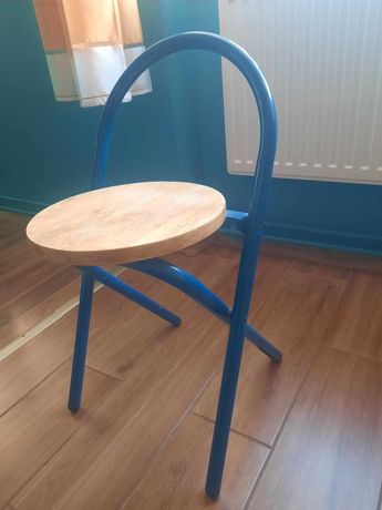 Składane krzesło krzesełko metalowe z drewnianym siedziskiem