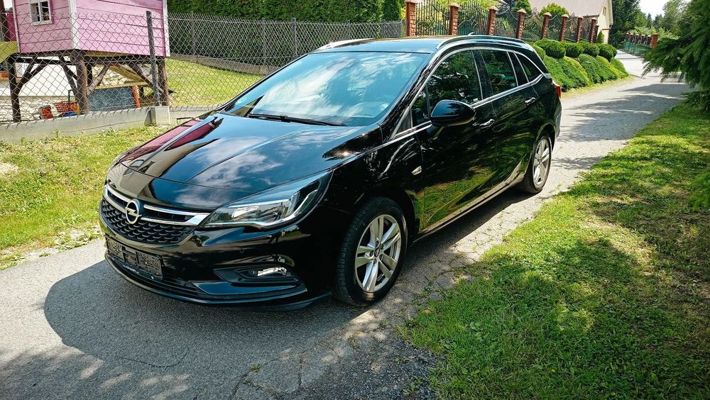 Opel Astra super stan hak nawigacja pdc kamera cofania aktywny tempomat
