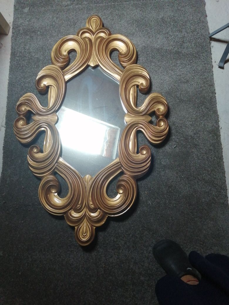 Moldura dourada  em madeira