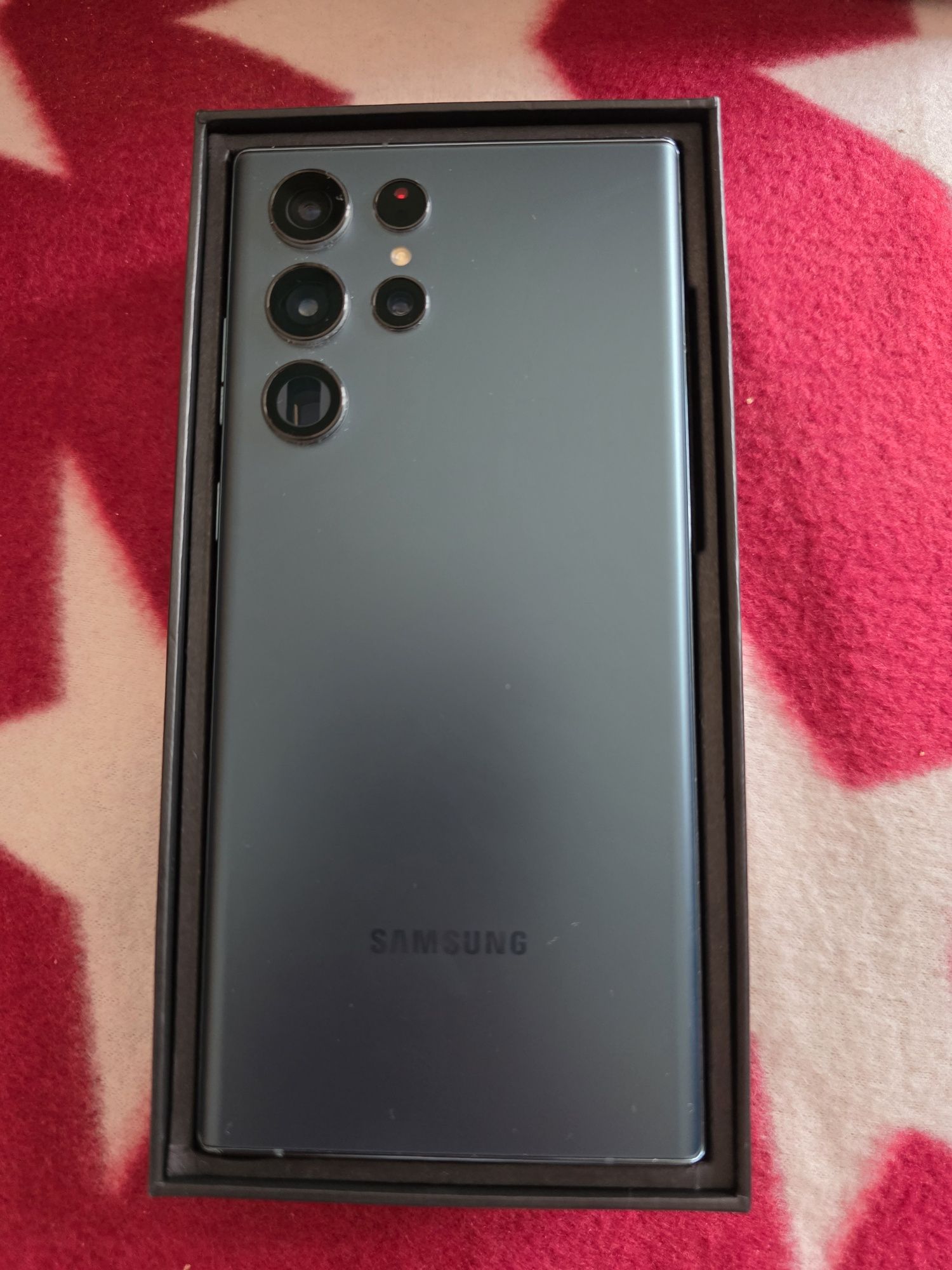 Samsung galaxy s22 ultra. 128GB ram.8GB