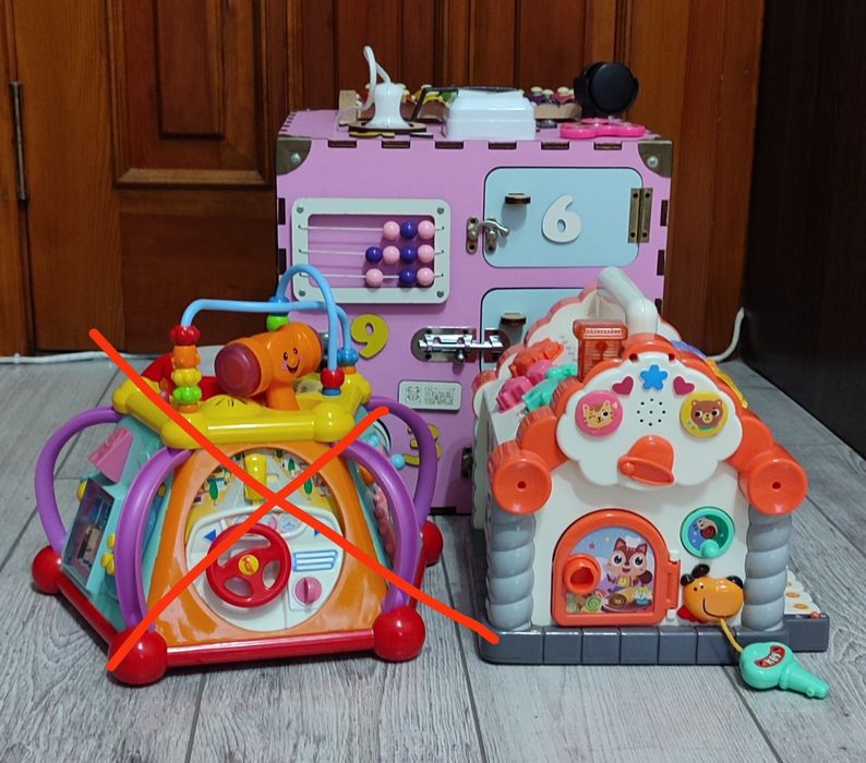 Бізі куб та музичні іграшки