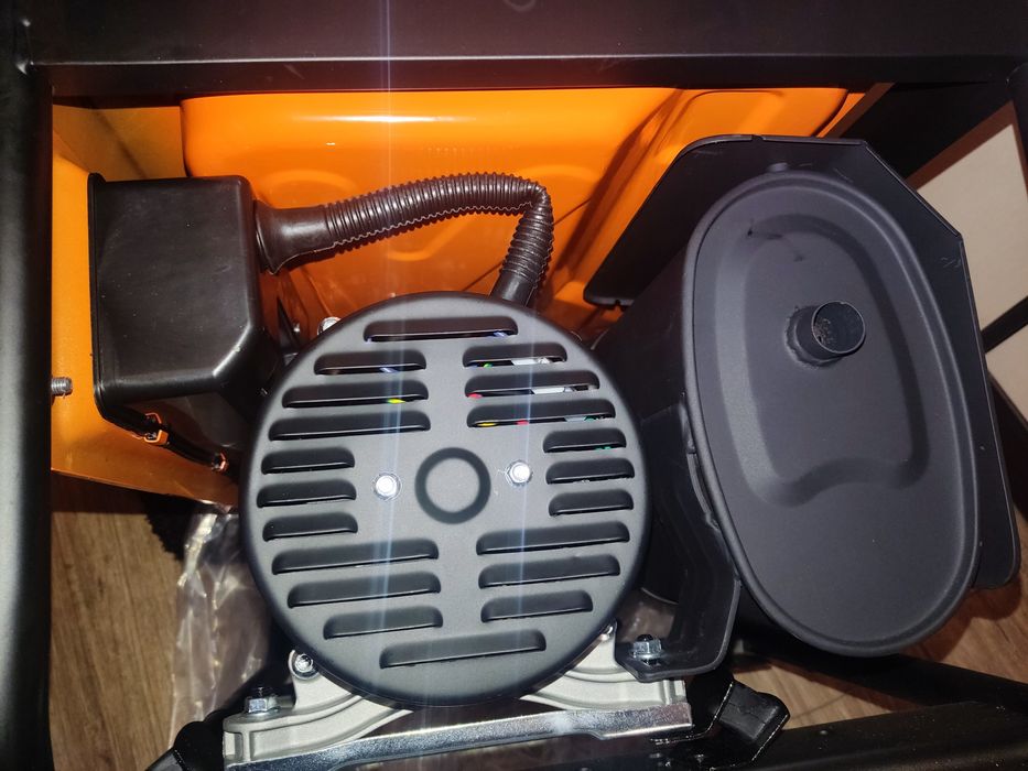 Генератор 220v, 2,8kv, 3,3kv.