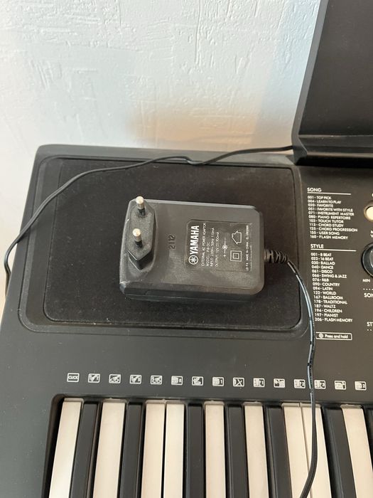 Синтезатор Yamaha PSR-E373