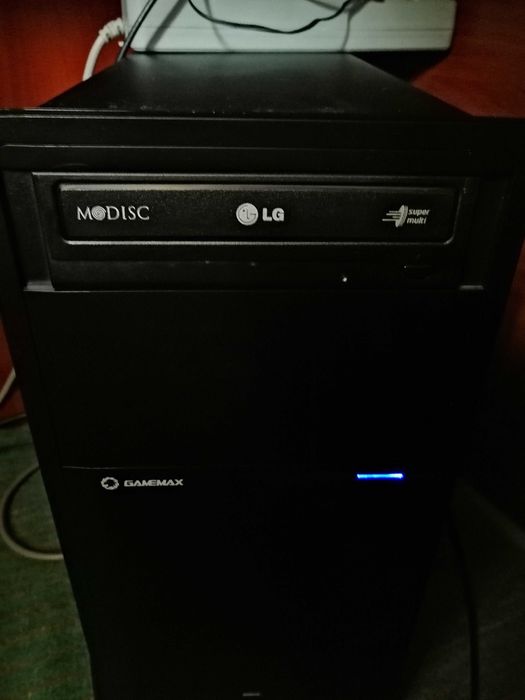 комп'ютер, монітор, клавіатура