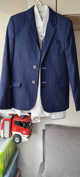 Garnitur granatowy 134