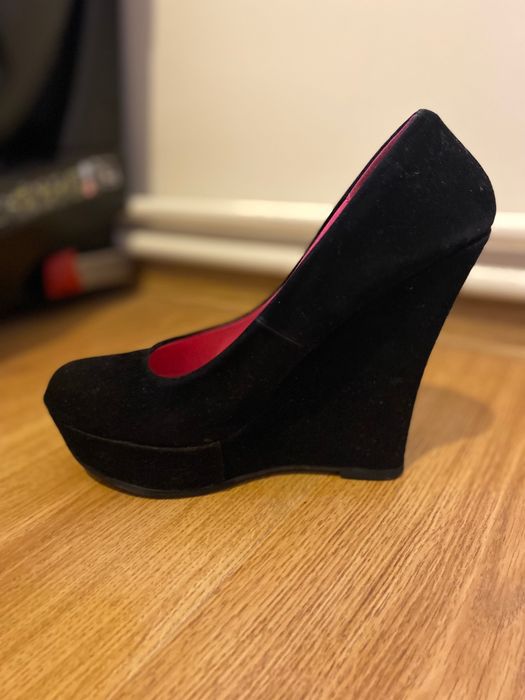 Czarne buty na wysokim koturnie rozmiar 39