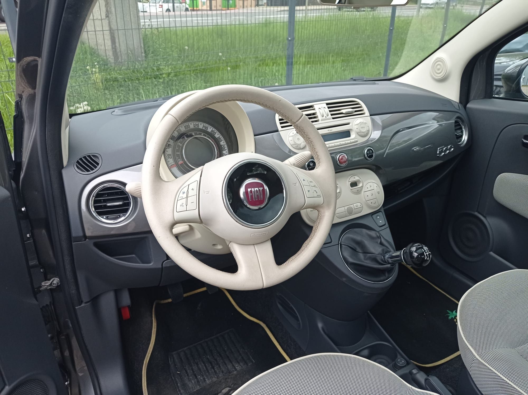 Wypożyczalnia samochodów osobowych wynajem fiat 500 Kraków Skawina