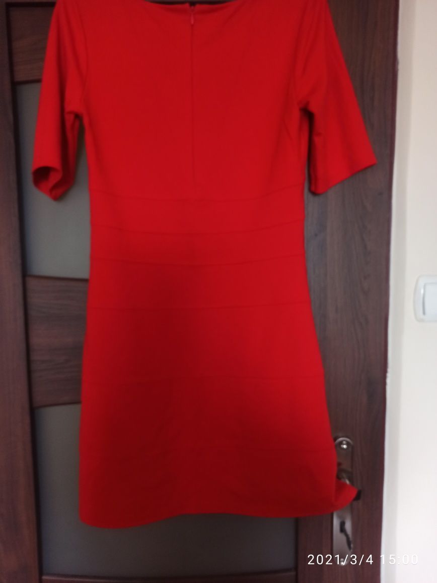 Czerwona sukienka Reserved S