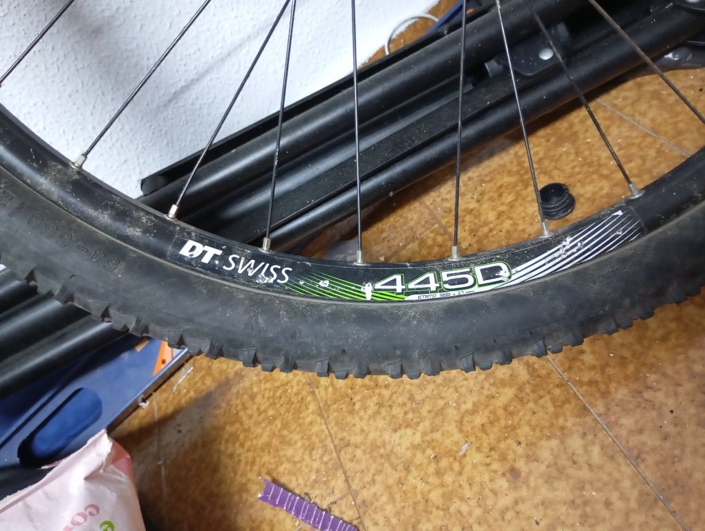 Roda bicicleta BTT 26 com aros DT Swiss