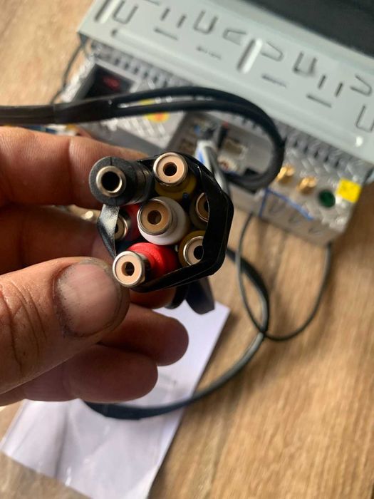 Абсолютно НОВА сенсорна автомагнітола з пультом керування на кермі!