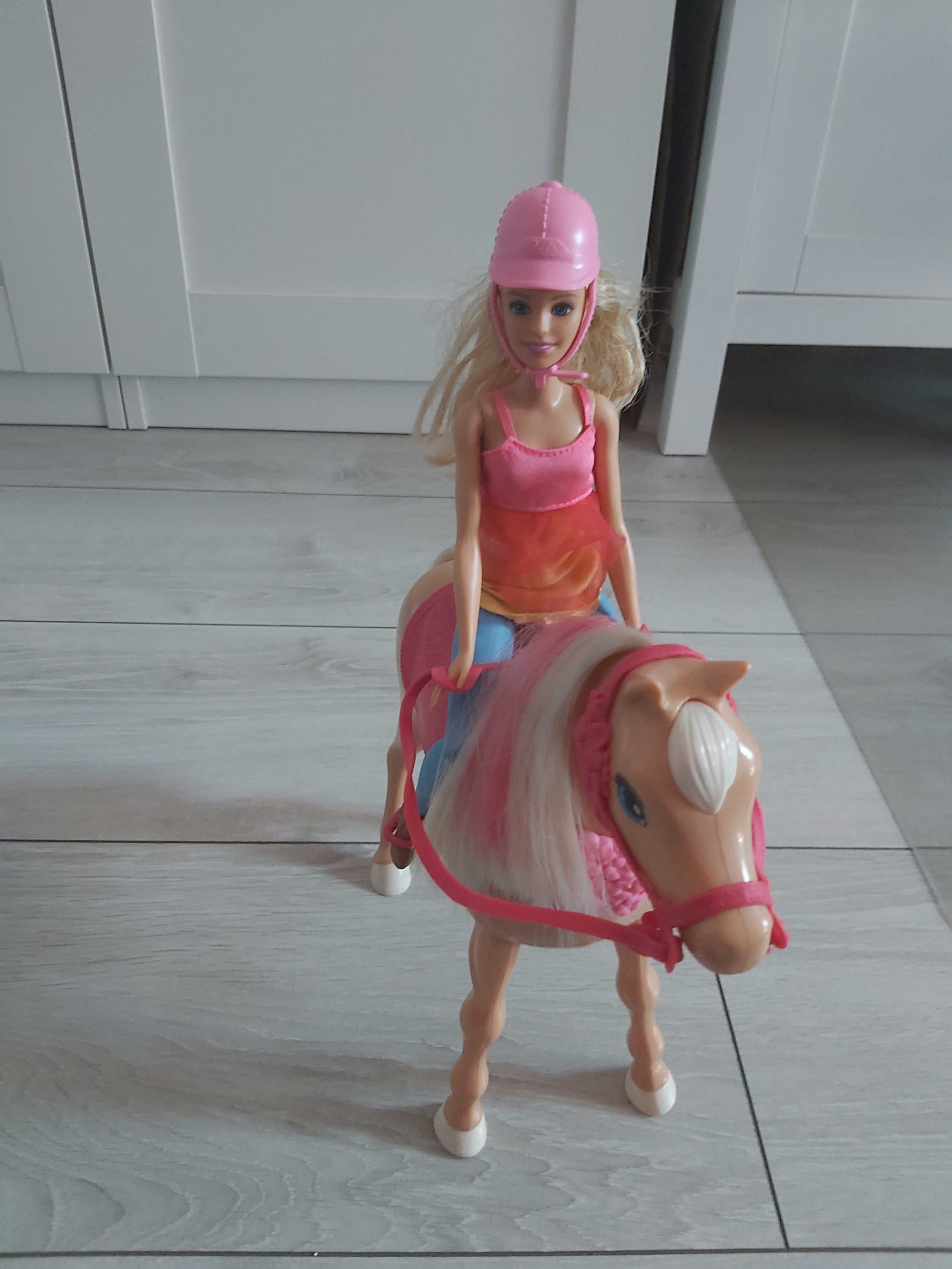 Konik na baterie z Barbie