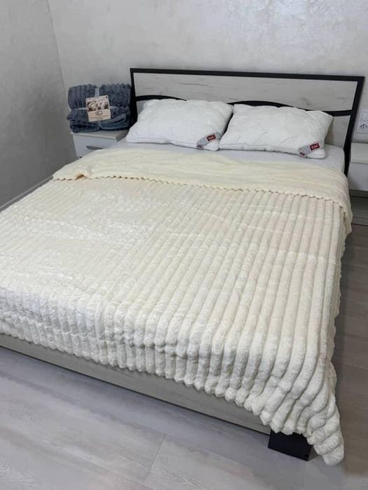 Неймовірно теплий і затишний плед-покривало шарпей на овчині ( євро)