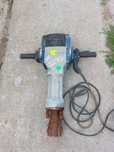 Młot elektryczny wyburzeniowy Bosch GSH 27 VC