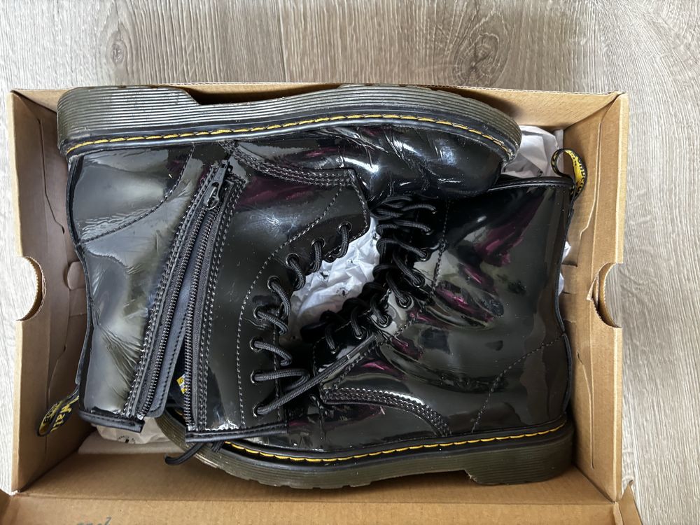 Buty dr Martens lakierowane