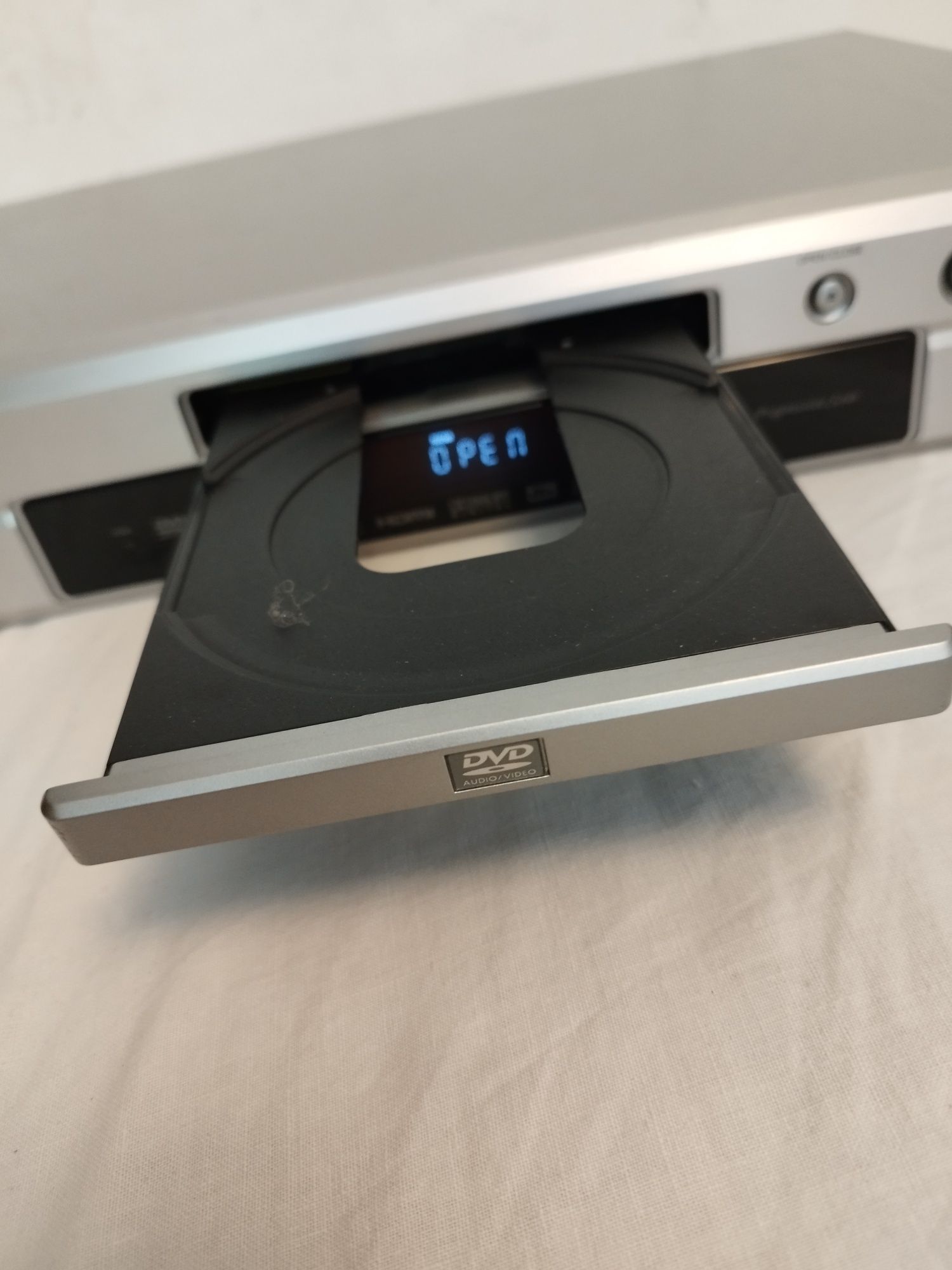 DVD Denon 1930 czyta