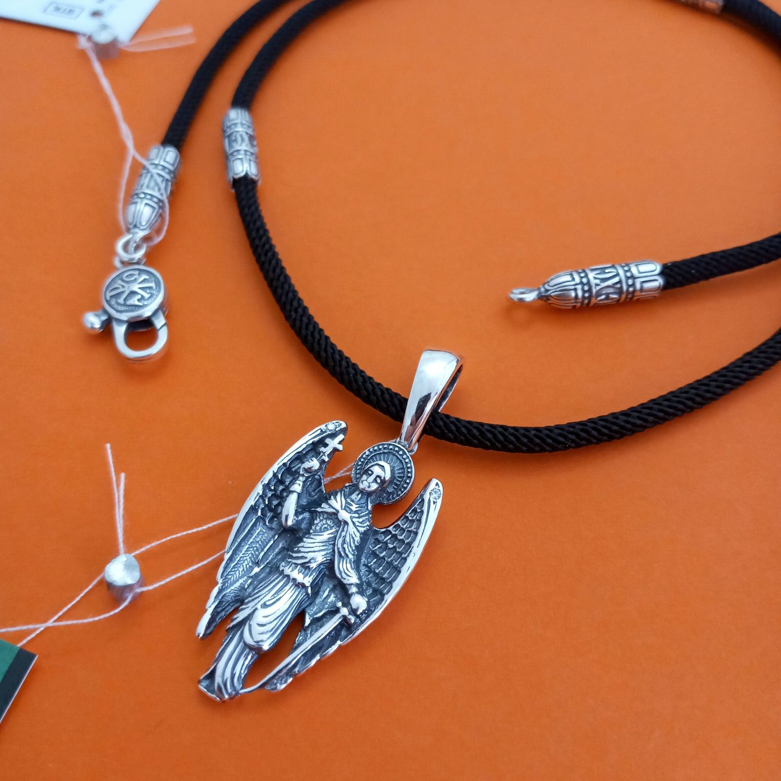 Шёлковый шнурок и подвеска архангел шнурок с серебряными вставками