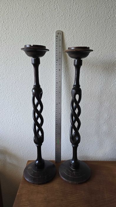 Cinzeiros Antigos em Pau Preto – Pé Alto com 60cm